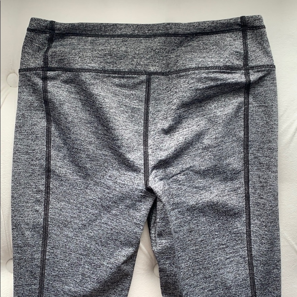 Victoria Secret workout leggings in salt grey. - Picture 2 of 4
